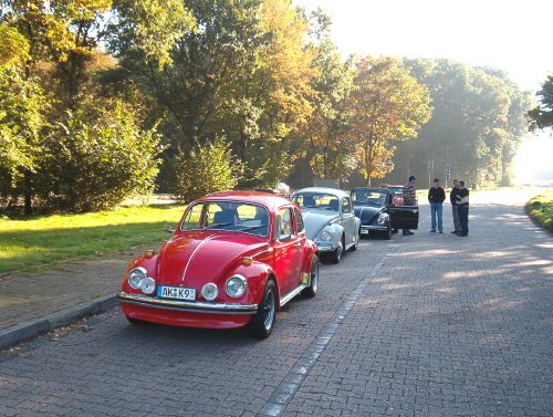 Kurze Pause auf dem Autobahn-Parkplatz