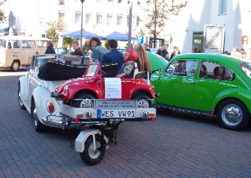 K�fer-Cabrio von 1966 mit Einachs-Anh�nger
